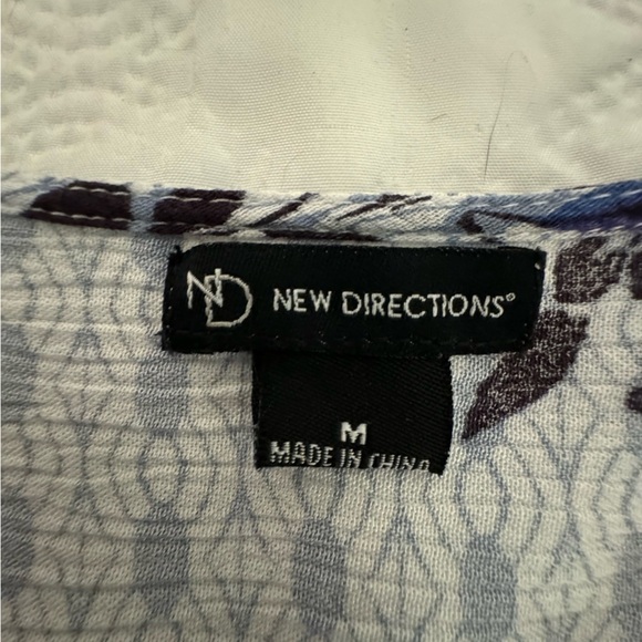 New directions boho blouses over head with ties at neck with bell sleeves Size M - Picture 5 of 9